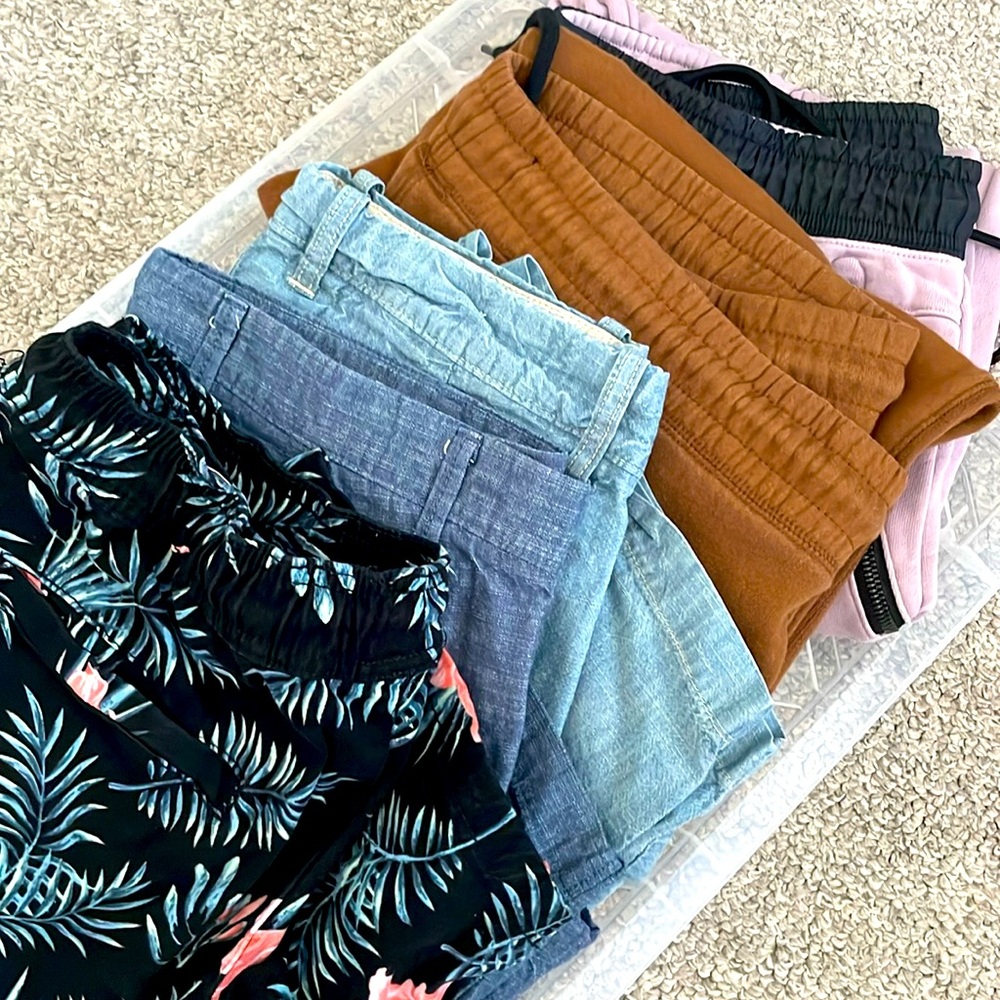 S Shorts (gf, hm) + L Floral Shorts (bn) + L Joggers (nike,bn)